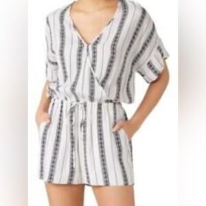 FIFTEEN TWENTY size MEDIUM black and white design, striped, short romper.
